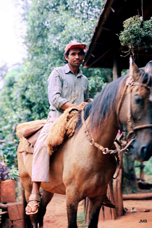 AÑO 1984 - COLOR - VIDA CAMPESINA EN PARAGUAY (JOSÉ MARÍA BLANCH)